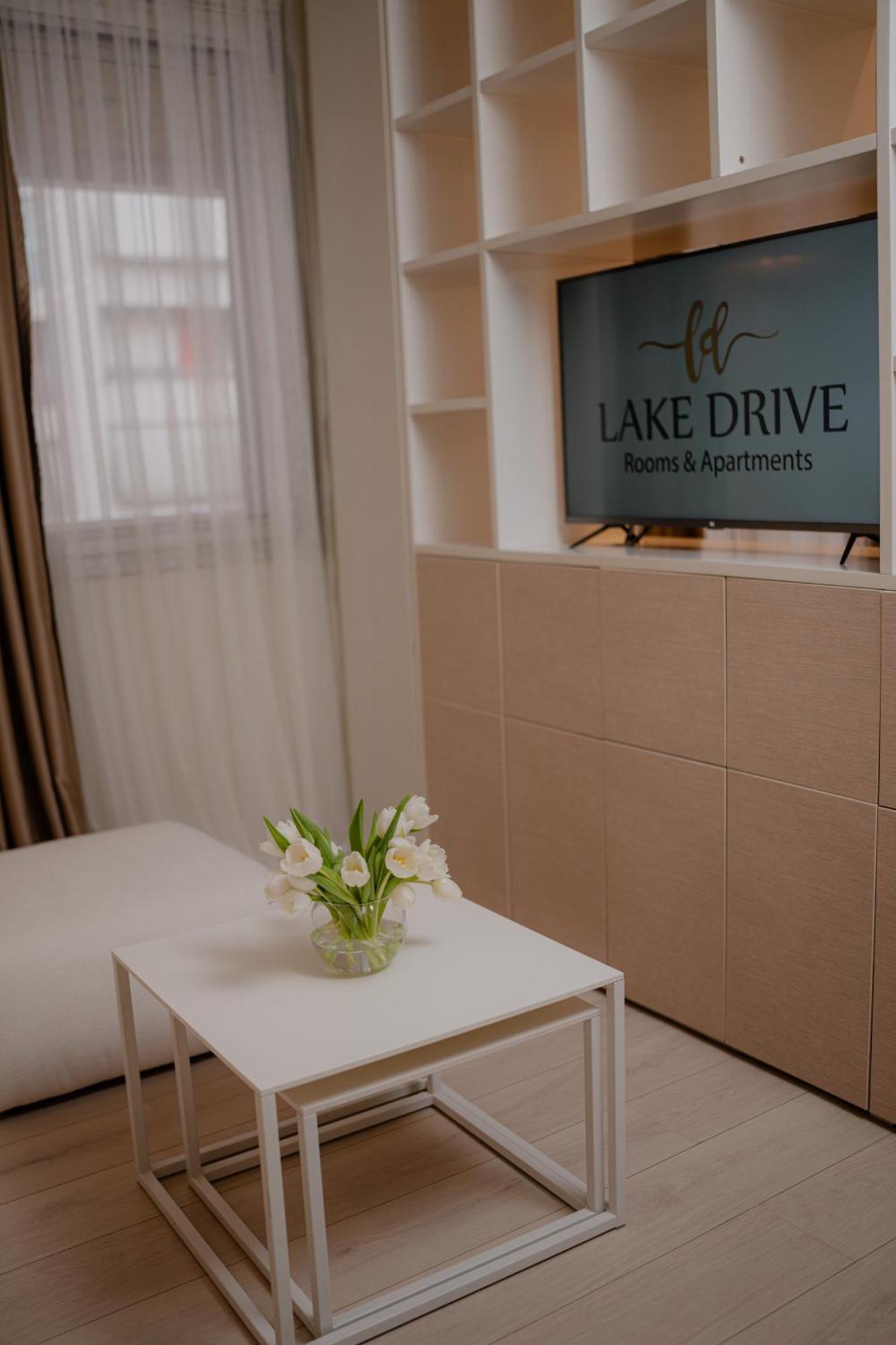 Lake Drive Rooms&Apartments ติรานา ภายนอก รูปภาพ