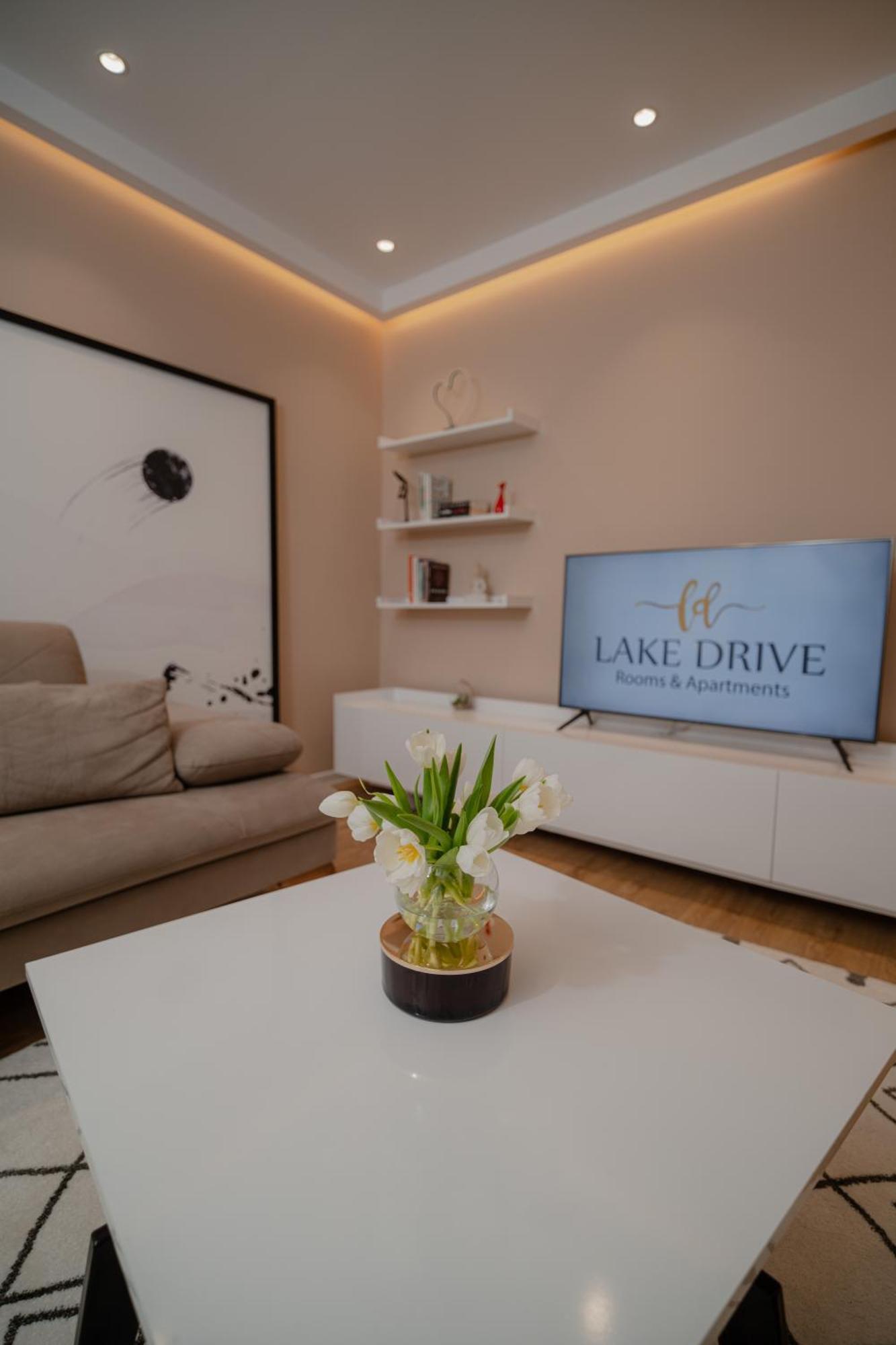 Lake Drive Rooms&Apartments ติรานา ภายนอก รูปภาพ